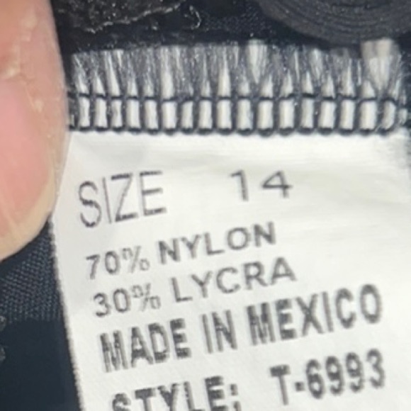 Newport News Black Floral Skirted Swimsuit size 14 - Picture 10 of 10